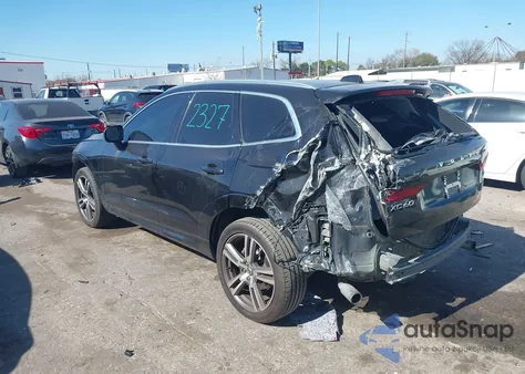 2020 Volvo Xc60 T5 Momentum z USA, uszkodzony, nr VIN YV4102DK1L1470223